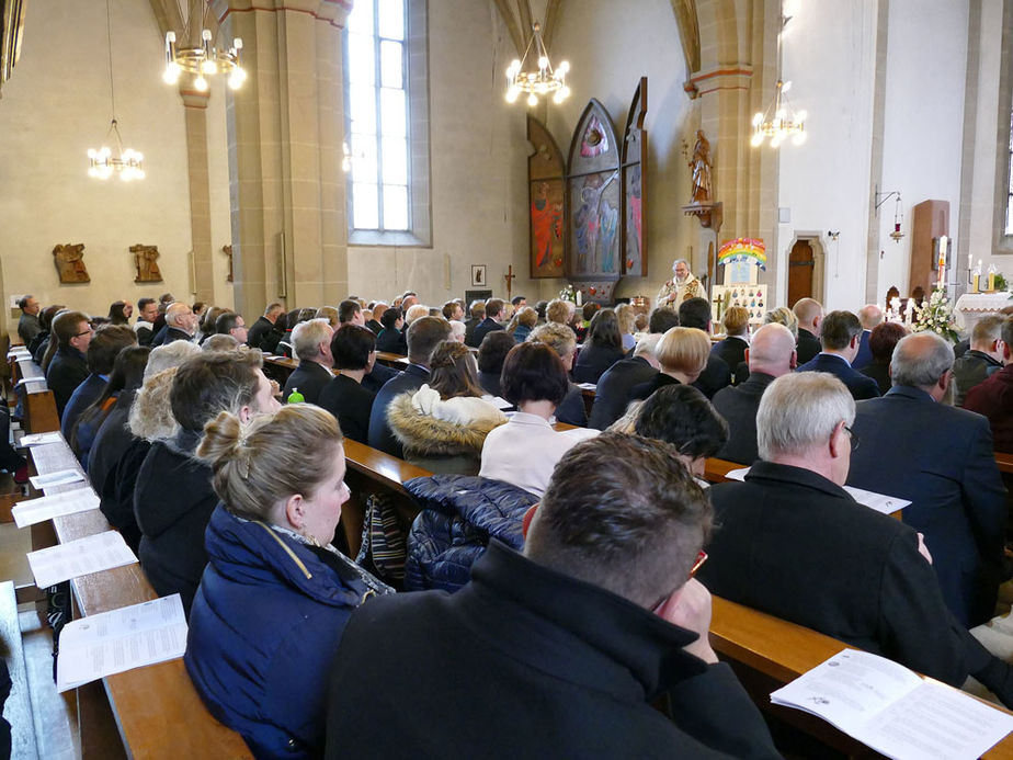 1. Heilige Kommunion in St. Crescentius (Foto: Karl-Franz Thiede)